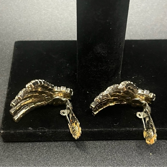 Silver Tone Rhinestone Art Deco Style Diamond Shape StarBurst Clip Earrings - Picture 9 of 9